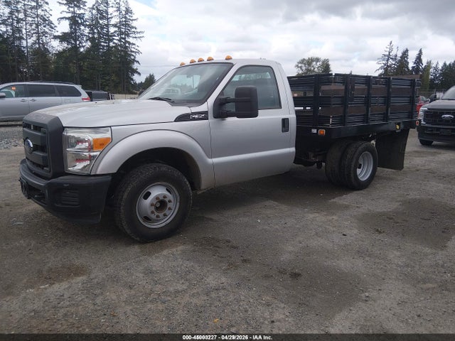 Ford F-350 Chassis Xl 2015 1FDRF3G63FED45483 Image 2