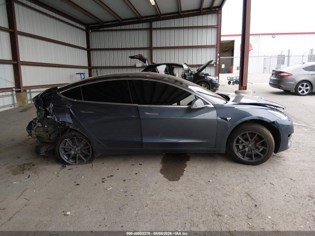 Tesla Model 3 Long Range/mid Range 2018 5YJ3E1EA1JF032786 Image 12