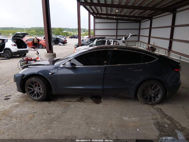 Tesla Model 3 Long Range/mid Range 2018 5YJ3E1EA1JF032786 Image 13