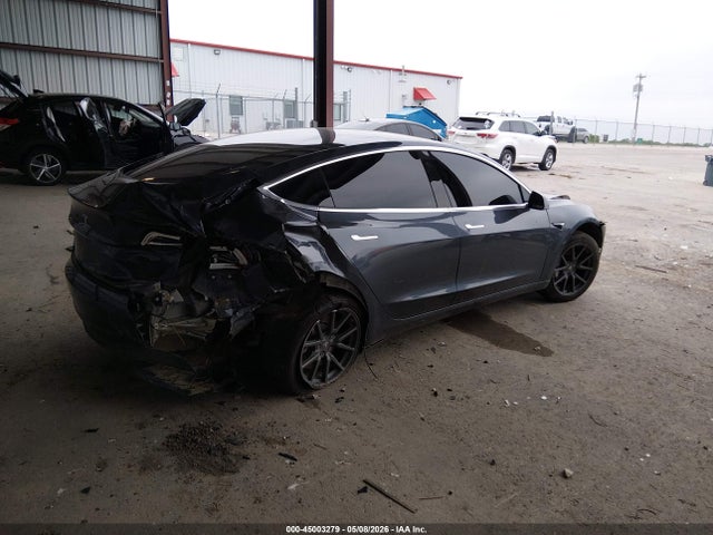 Tesla Model 3 Long Range/mid Range 2018 5YJ3E1EA1JF032786 Image 4