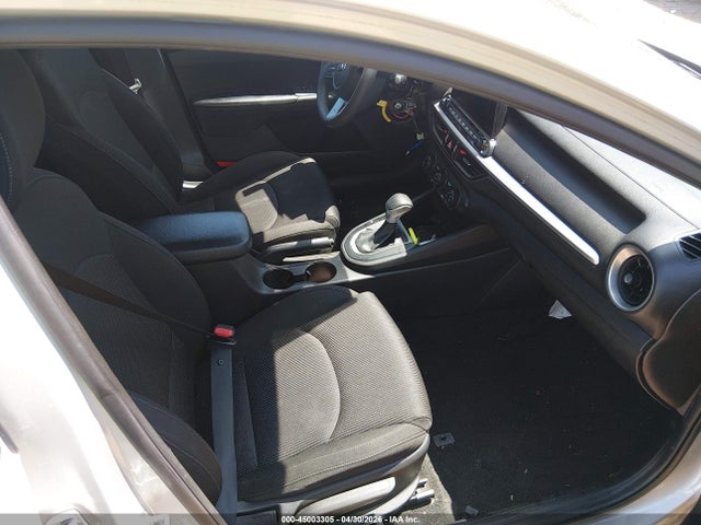 45003305 :رقم المزاد ، 3KPF24AD2ME329633 vin ، 2021 Kia Forte Lxs مزاد بيع
