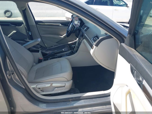 1VWBT7A39HC062599 Volkswagen Passat 1.8t Se