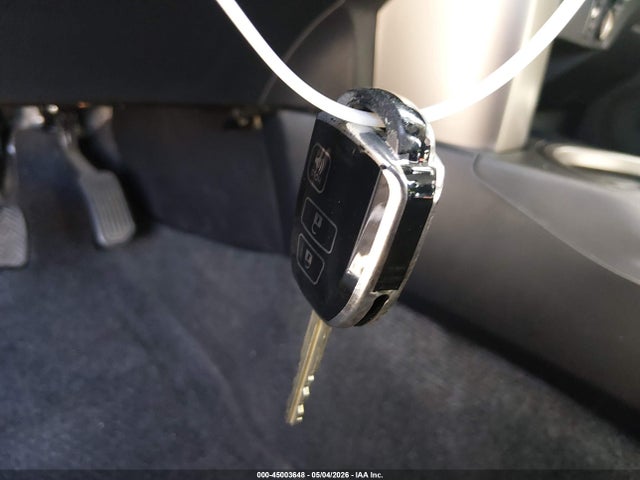 JTMZFREV1GD084802 Toyota RAV4 LE