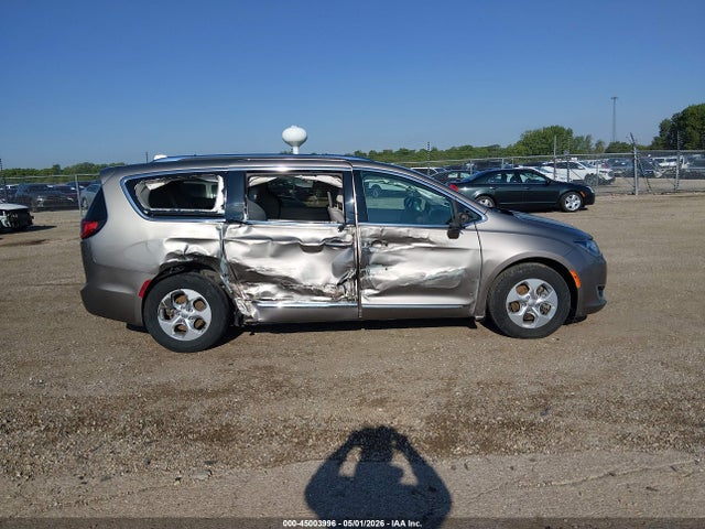 45003996 :رقم المزاد ، 2C4RC1EG0HR804312 vin ، 2017 Chrysler Pacifica Touring-l Plus مزاد بيع