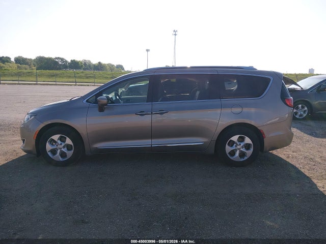 45003996 :رقم المزاد ، 2C4RC1EG0HR804312 vin ، 2017 Chrysler Pacifica Touring-l Plus مزاد بيع