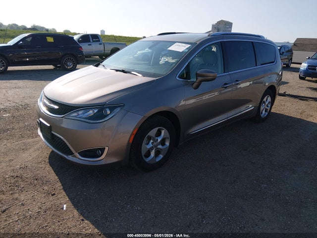 45003996 :رقم المزاد ، 2C4RC1EG0HR804312 vin ، 2017 Chrysler Pacifica Touring-l Plus مزاد بيع