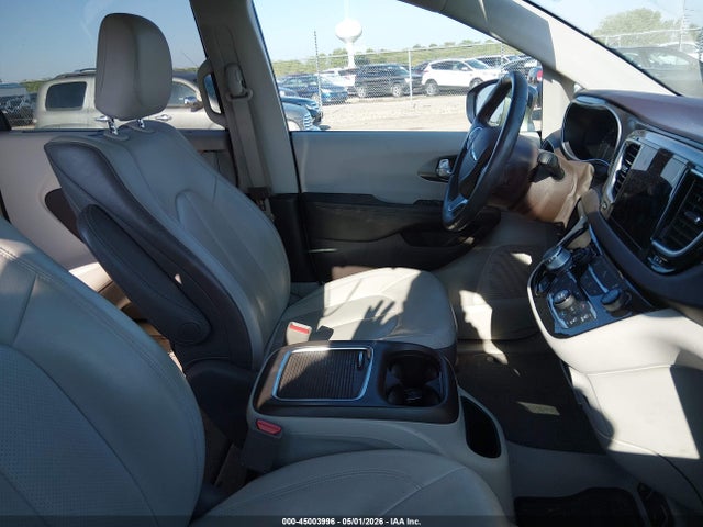 45003996 :رقم المزاد ، 2C4RC1EG0HR804312 vin ، 2017 Chrysler Pacifica Touring-l Plus مزاد بيع