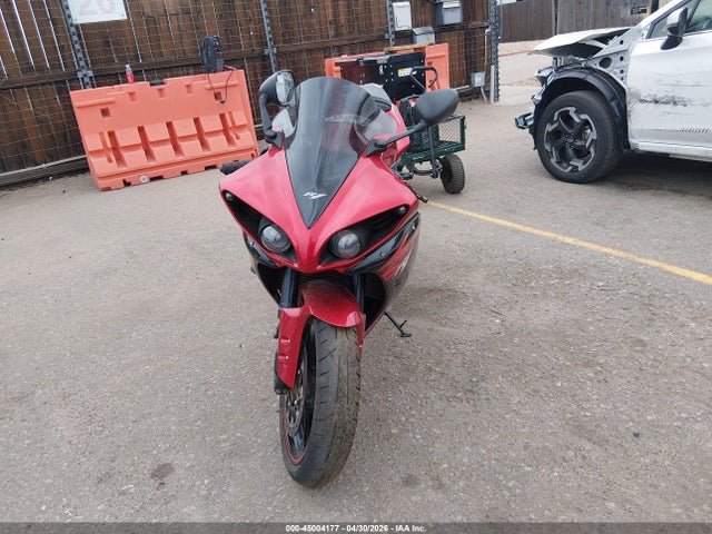 45004177 :رقم المزاد ، JYARN23E2BA009237 vin ، 2011 Yamaha Yzfr1 مزاد بيع