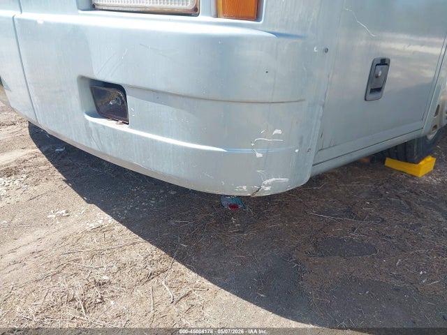 45004178 :رقم المزاد ، 4UZ6XFBA2YCG55283 vin ، 2000 Freightliner Chassis X Line Motor Home مزاد بيع