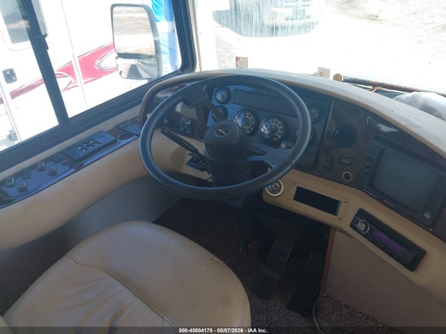 45004178 :رقم المزاد ، 4UZ6XFBA2YCG55283 vin ، 2000 Freightliner Chassis X Line Motor Home مزاد بيع