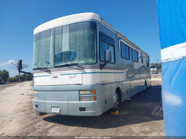 45004178 :رقم المزاد ، 4UZ6XFBA2YCG55283 vin ، 2000 Freightliner Chassis X Line Motor Home مزاد بيع