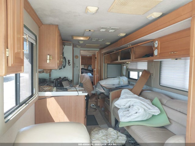45004178 :رقم المزاد ، 4UZ6XFBA2YCG55283 vin ، 2000 Freightliner Chassis X Line Motor Home مزاد بيع