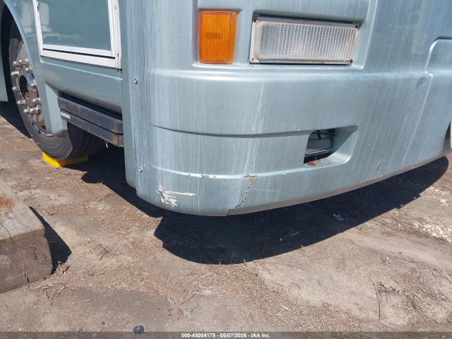 45004178 :رقم المزاد ، 4UZ6XFBA2YCG55283 vin ، 2000 Freightliner Chassis X Line Motor Home مزاد بيع