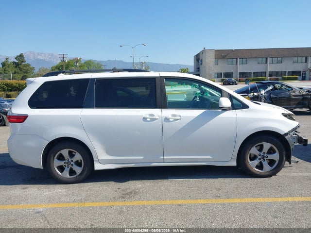 Toyota Sienna Le 8 Passenger 2018 5TDKZ3DCXJS954645 Image 14