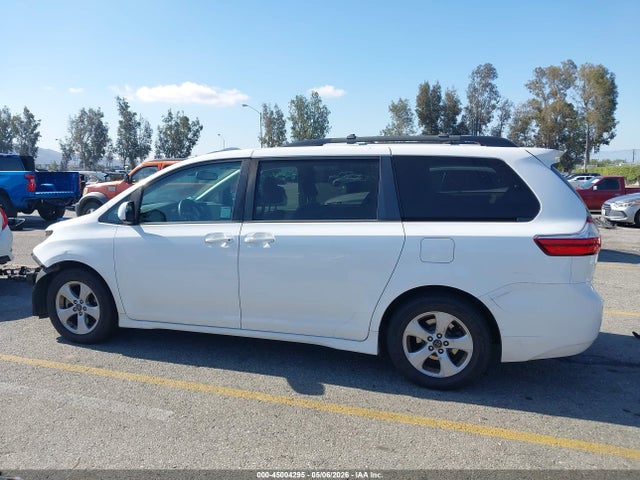 Toyota Sienna Le 8 Passenger 2018 5TDKZ3DCXJS954645 Image 15