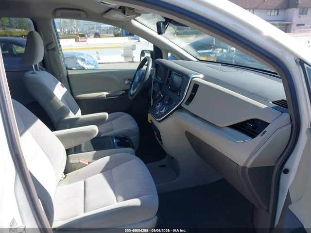 Toyota Sienna Le 8 Passenger 2018 5TDKZ3DCXJS954645 Image 5