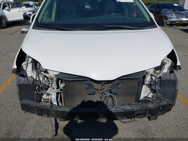 Toyota Sienna Le 8 Passenger 2018 5TDKZ3DCXJS954645 Image 6