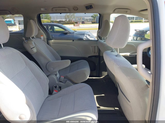 Toyota Sienna Le 8 Passenger 2018 5TDKZ3DCXJS954645 Image 8