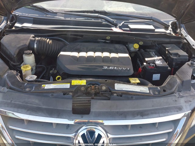 45004303 :رقم المزاد ، 2V4RW5DG1BR669502 vin ، 2011 Volkswagen Routan Sel مزاد بيع