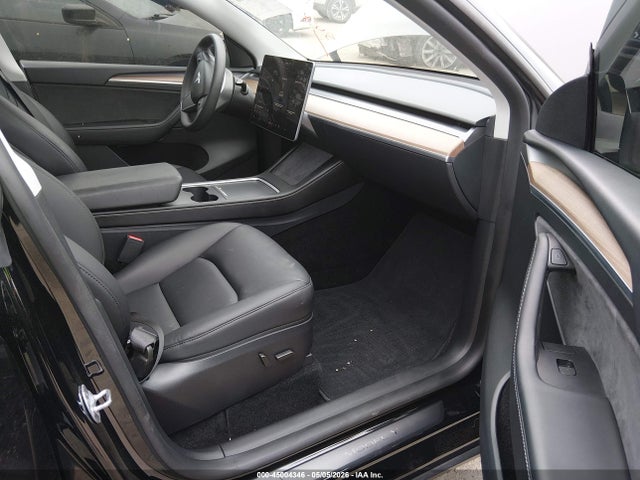 45004346 :رقم المزاد ، 7SAYGDED1RF193536 vin ، 2024 Tesla Model Y Long Range Single Motor Rear-wheel Drive/rwd مزاد بيع