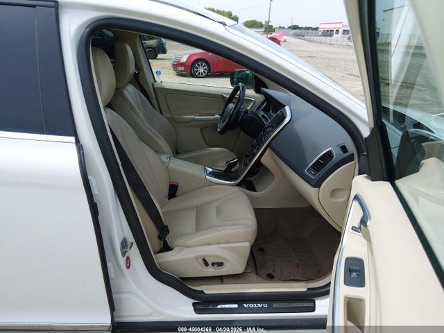 2015 Volvo Xc60 T6 მანქანა იყიდება აუქციონზე, vin: YV4902RB9F2563792, აუქციონის ნომერი: 45004368