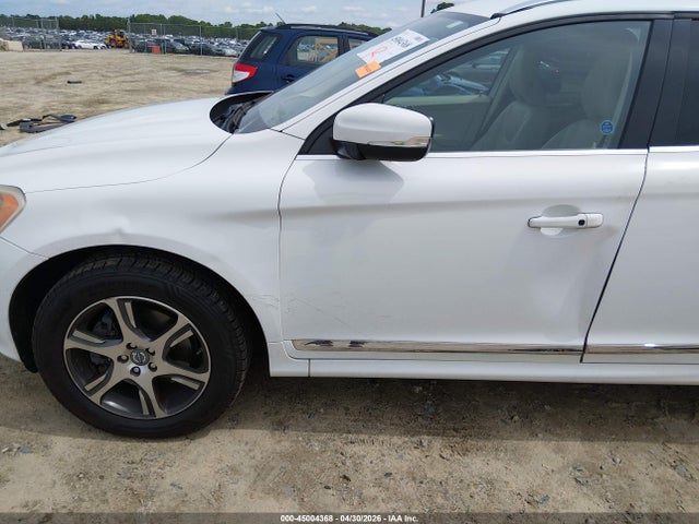 2015 Volvo Xc60 T6 მანქანა იყიდება აუქციონზე, vin: YV4902RB9F2563792, აუქციონის ნომერი: 45004368