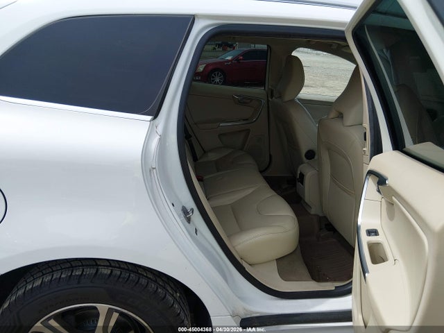 2015 Volvo Xc60 T6 მანქანა იყიდება აუქციონზე, vin: YV4902RB9F2563792, აუქციონის ნომერი: 45004368