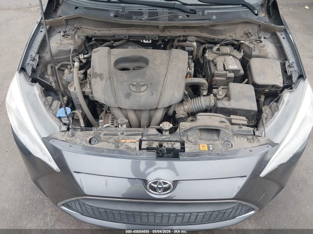 3MYDLBYV9KY503086 Toyota YARIS LE