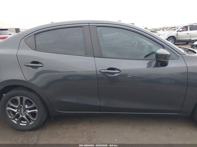 3MYDLBYV9KY503086 Toyota YARIS LE