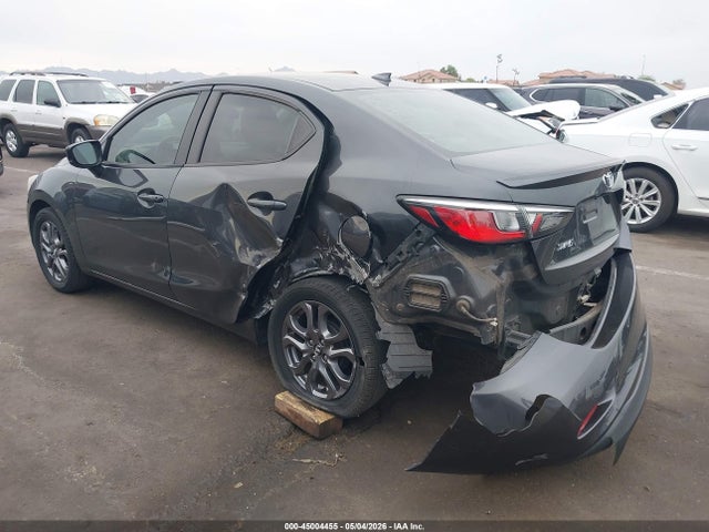 3MYDLBYV9KY503086 Toyota YARIS LE