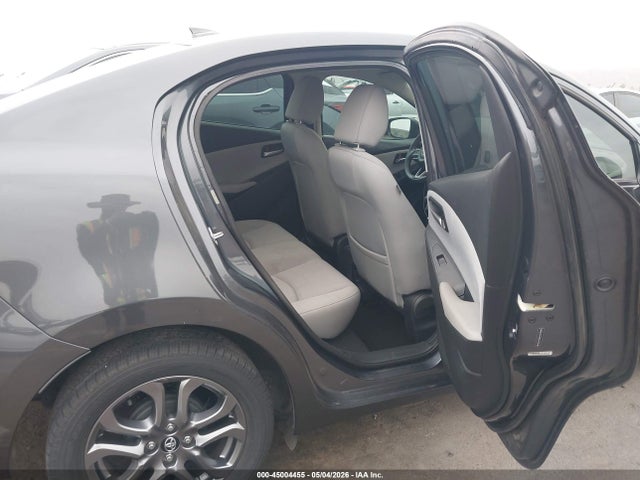 3MYDLBYV9KY503086 Toyota YARIS LE