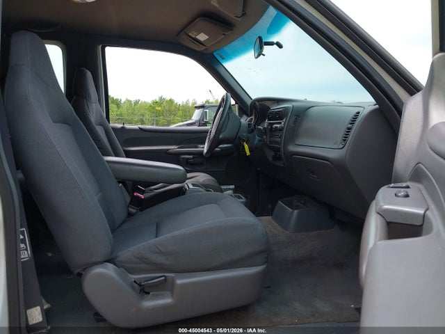 45004543 :رقم المزاد ، 1FMYU70E31UA68570 vin ، 2001 Ford Explorer Sport مزاد بيع