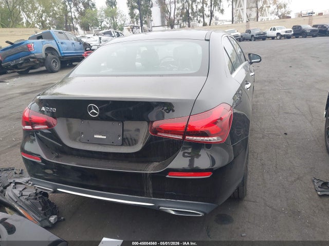 W1K3G4EB0NJ356286 Mercedes-Benz A 220