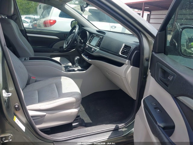 Продаж на аукціоні авто 2016 Toyota Highlander Le Plus V6/le V6, vin: 5TDZKRFH1GS157031, номер лоту: 45004801
