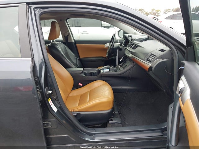 45004830 :رقم المزاد ، JTHKD5BH6B2030297 vin ، 2011 Lexus Ct 200h Premium مزاد بيع