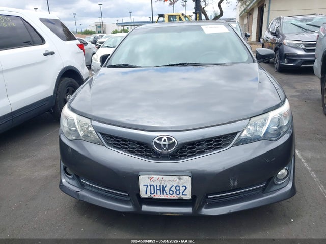 45004853 :رقم المزاد ، 4T1BF1FK3EU361742 vin ، 2014 Toyota Camry Se مزاد بيع