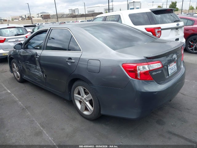 45004853 :رقم المزاد ، 4T1BF1FK3EU361742 vin ، 2014 Toyota Camry Se مزاد بيع