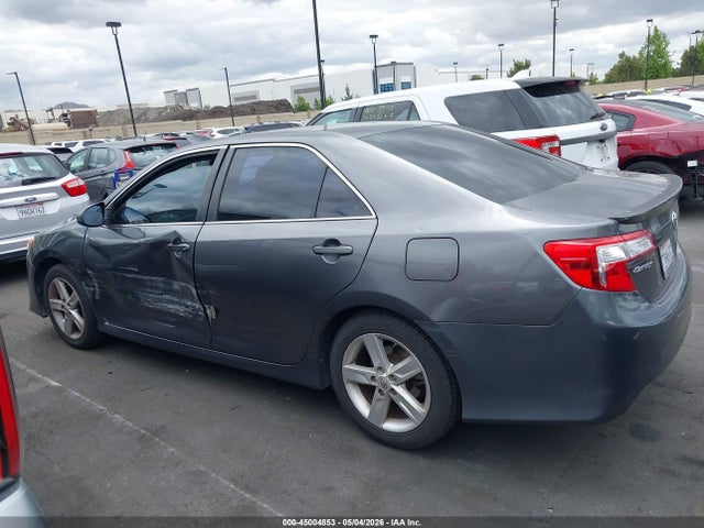 45004853 :رقم المزاد ، 4T1BF1FK3EU361742 vin ، 2014 Toyota Camry Se مزاد بيع