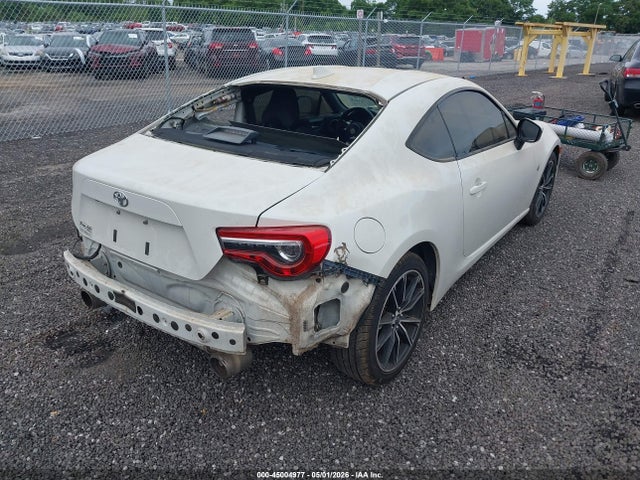 45004977 :رقم المزاد ، JF1ZNAA12H8711403 vin ، 2017 Toyota 86 مزاد بيع
