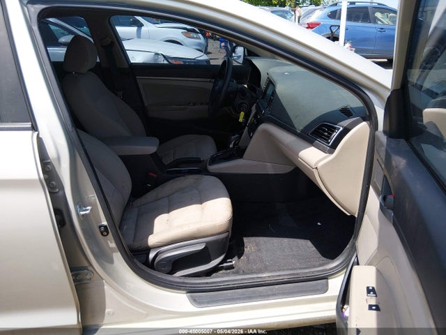 KMHD84LF8HU210217 Hyundai ELANTRA SE