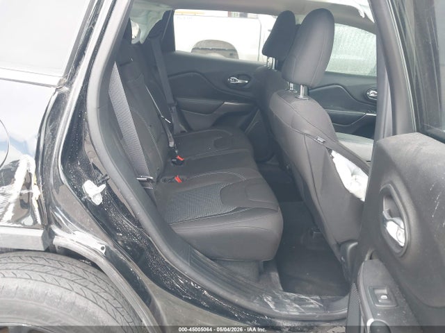 45005064 :رقم المزاد ، 1C4PJLCB4KD377680 vin ، 2019 Jeep Cherokee Latitude Fwd مزاد بيع