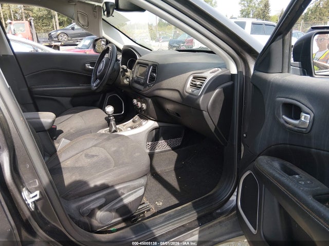 45005138 :رقم المزاد ، 3C4NJDAB7HT641896 vin ، 2017 Jeep New Compass Sport 4x4 مزاد بيع
