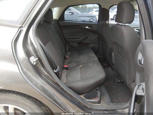 45005199 :رقم المزاد ، 1FADP3K29FL231201 vin ، 2015 Ford Focus Se مزاد بيع
