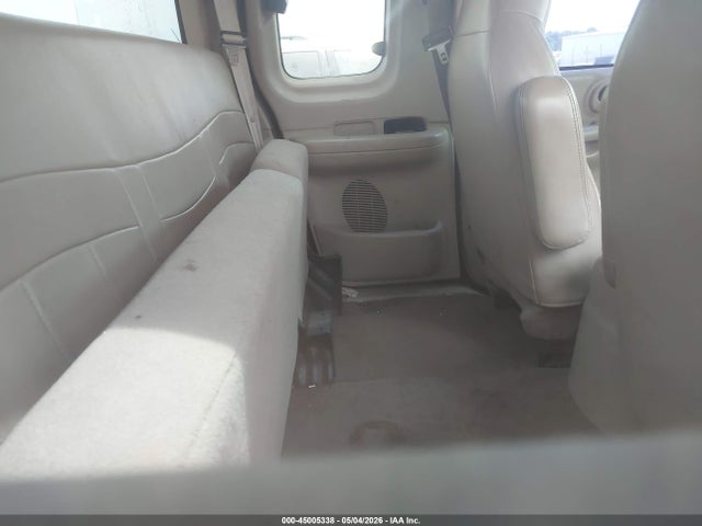45005338 :رقم المزاد ، 2FTRX08L21CA16020 vin ، 2001 Ford F-150 Lariat/xl/xlt مزاد بيع