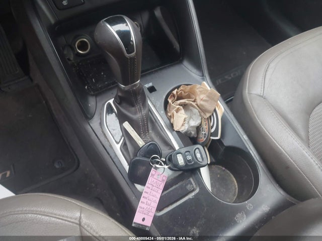 KM8JU3AG8FU058618 Hyundai TUCSON SE