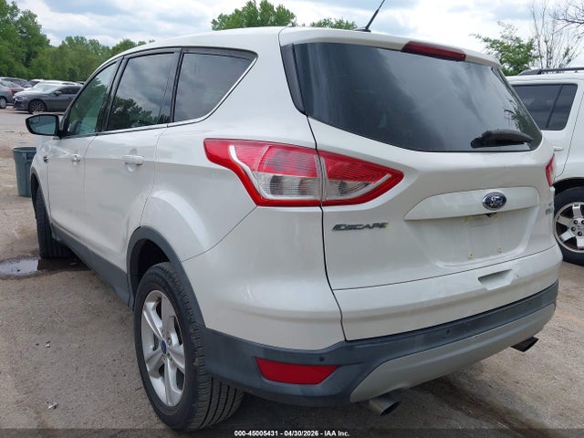 45005431 :رقم المزاد ، 1FMCU0GX9FUA68461 vin ، 2015 Ford Escape Se مزاد بيع