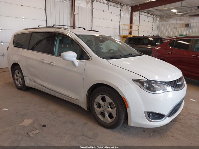 Продаж на аукціоні авто 2017 Chrysler Pacifica Touring-l Plus, vin: 2C4RC1EG6HR677016, номер лоту: 45005802