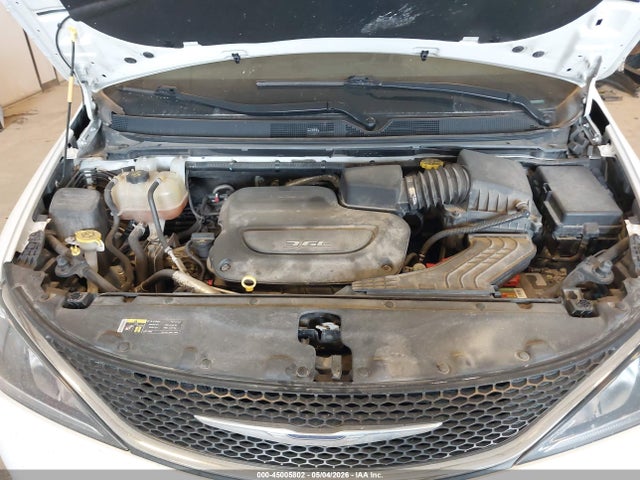 Продаж на аукціоні авто 2017 Chrysler Pacifica Touring-l Plus, vin: 2C4RC1EG6HR677016, номер лоту: 45005802