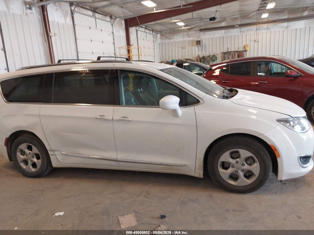 Продаж на аукціоні авто 2017 Chrysler Pacifica Touring-l Plus, vin: 2C4RC1EG6HR677016, номер лоту: 45005802