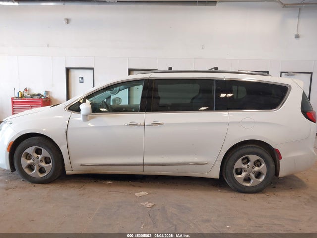 Продаж на аукціоні авто 2017 Chrysler Pacifica Touring-l Plus, vin: 2C4RC1EG6HR677016, номер лоту: 45005802